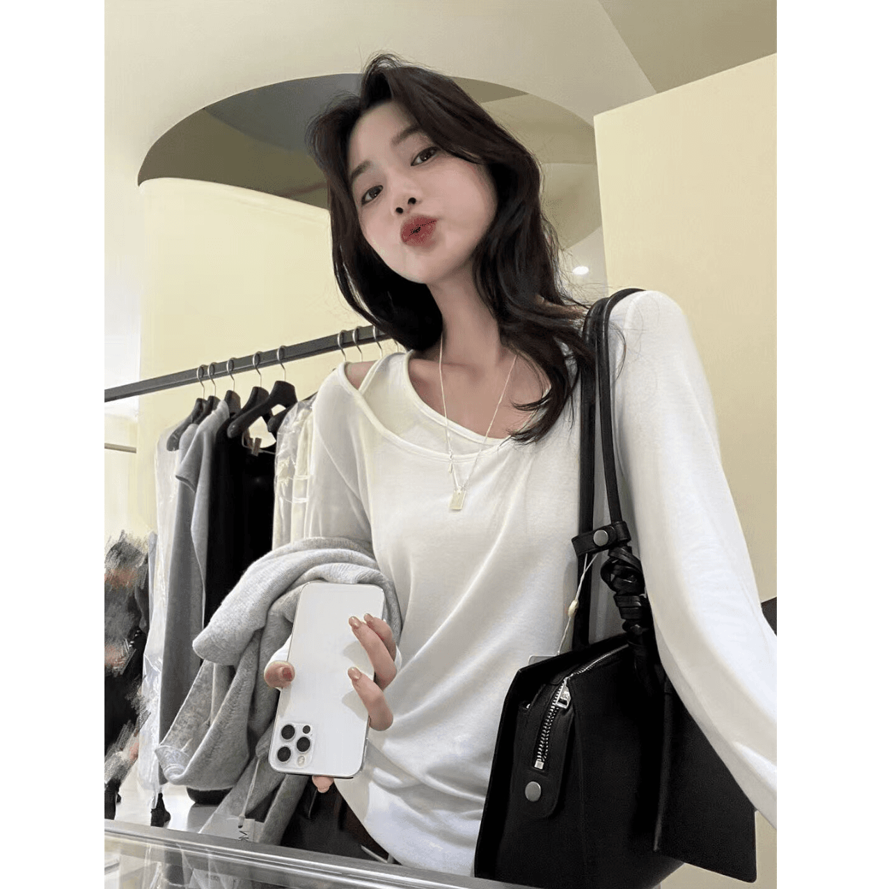 한 부서 불규칙 페이크 레이어드 화이트 긴팔 티셔츠 여성 봄 가을 디자인 센스 고유 한 Chic 인사이드 가져 가라. 만나는 맨위 이미지 4