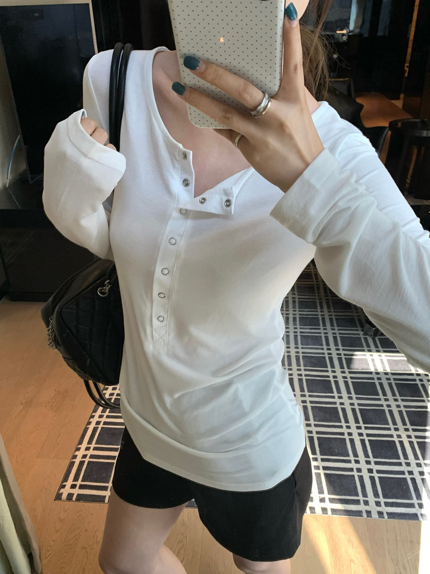 아메리칸 핫걸 긍정적 인 어깨 헨리 칼라 스냅 단추 긴팔 티셔츠 여성 이른 가을 인사이드 가져 가라. 슬림해 보이는 몸매 가꾸기 기본 셔츠 맨위 상세 이미지 2