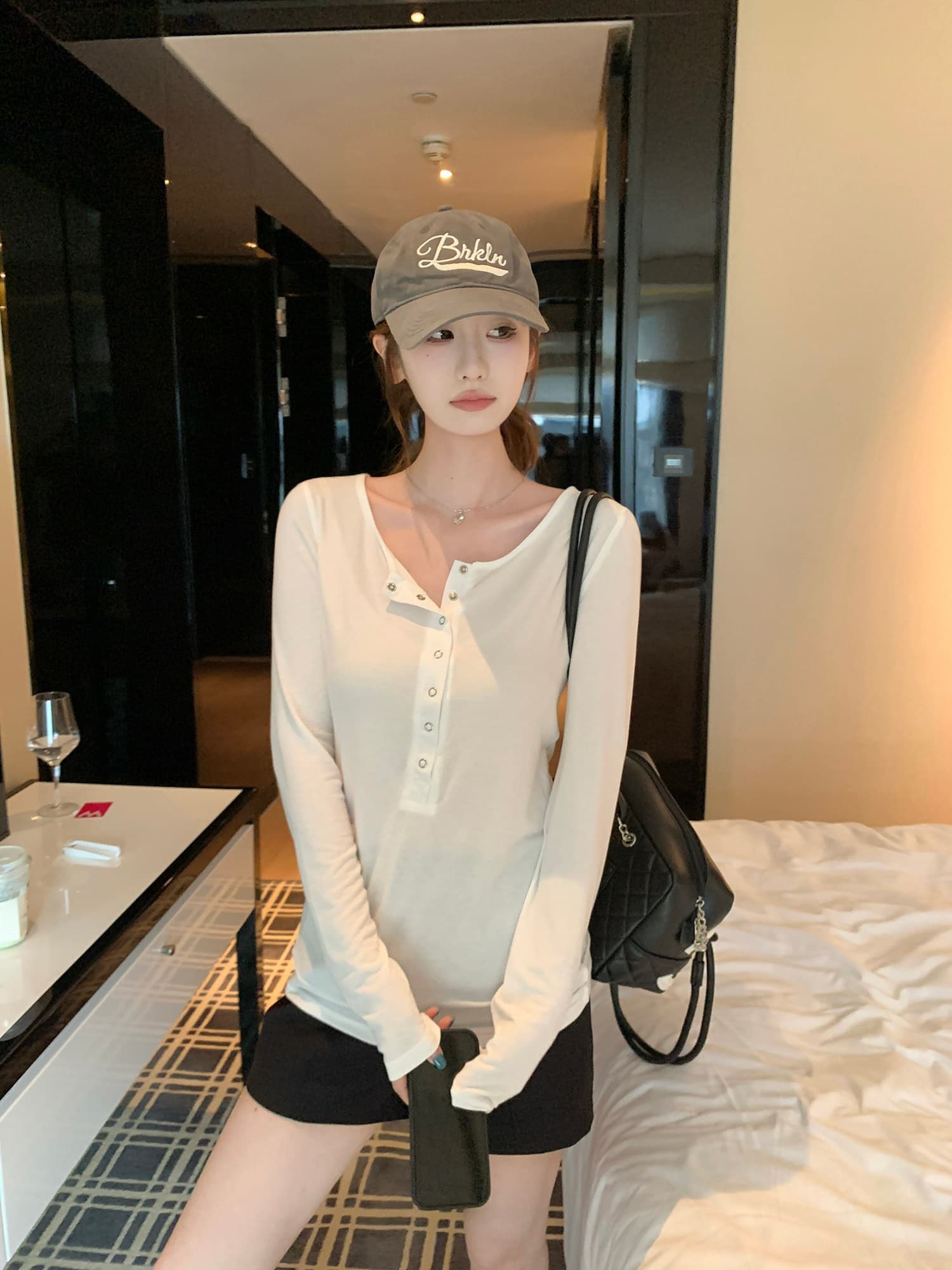 아메리칸 핫걸 긍정적 인 어깨 헨리 칼라 스냅 단추 긴팔 티셔츠 여성 이른 가을 인사이드 가져 가라. 슬림해 보이는 몸매 가꾸기 기본 셔츠 맨위 상세 이미지 6