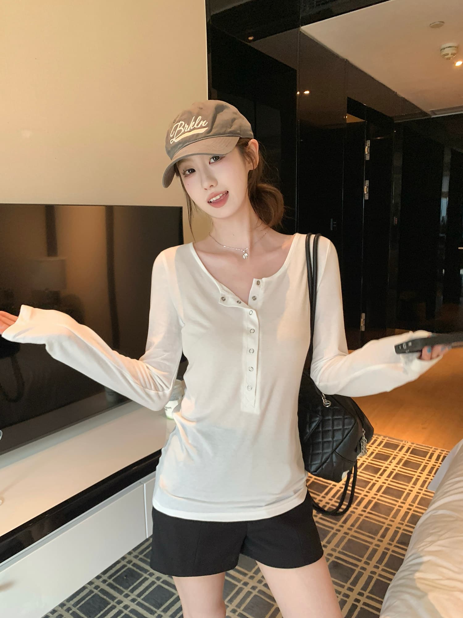 아메리칸 핫걸 긍정적 인 어깨 헨리 칼라 스냅 단추 긴팔 티셔츠 여성 이른 가을 인사이드 가져 가라. 슬림해 보이는 몸매 가꾸기 기본 셔츠 맨위 상세 이미지 7