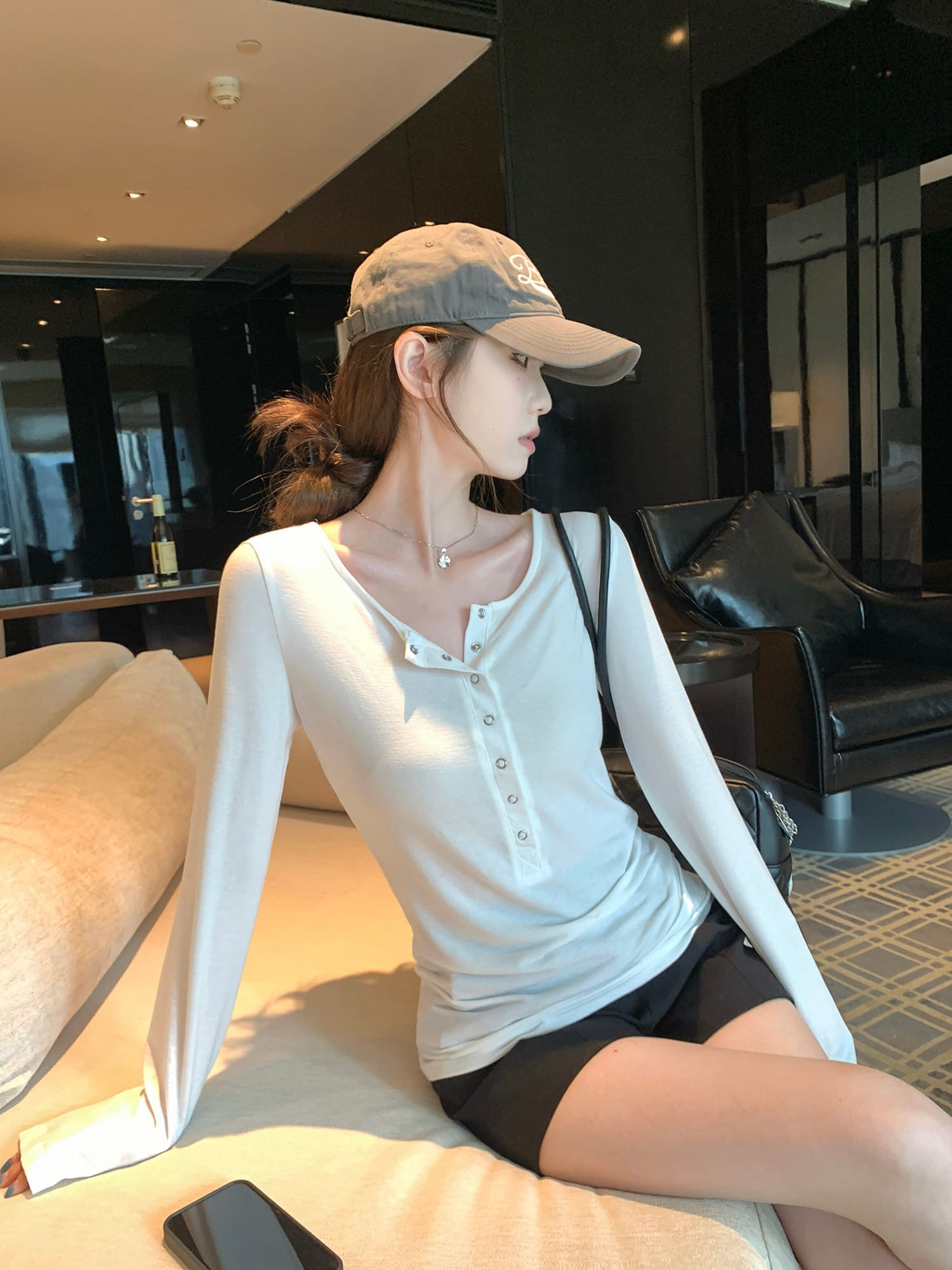 아메리칸 핫걸 긍정적 인 어깨 헨리 칼라 스냅 단추 긴팔 티셔츠 여성 이른 가을 인사이드 가져 가라. 슬림해 보이는 몸매 가꾸기 기본 셔츠 맨위 상세 이미지 11