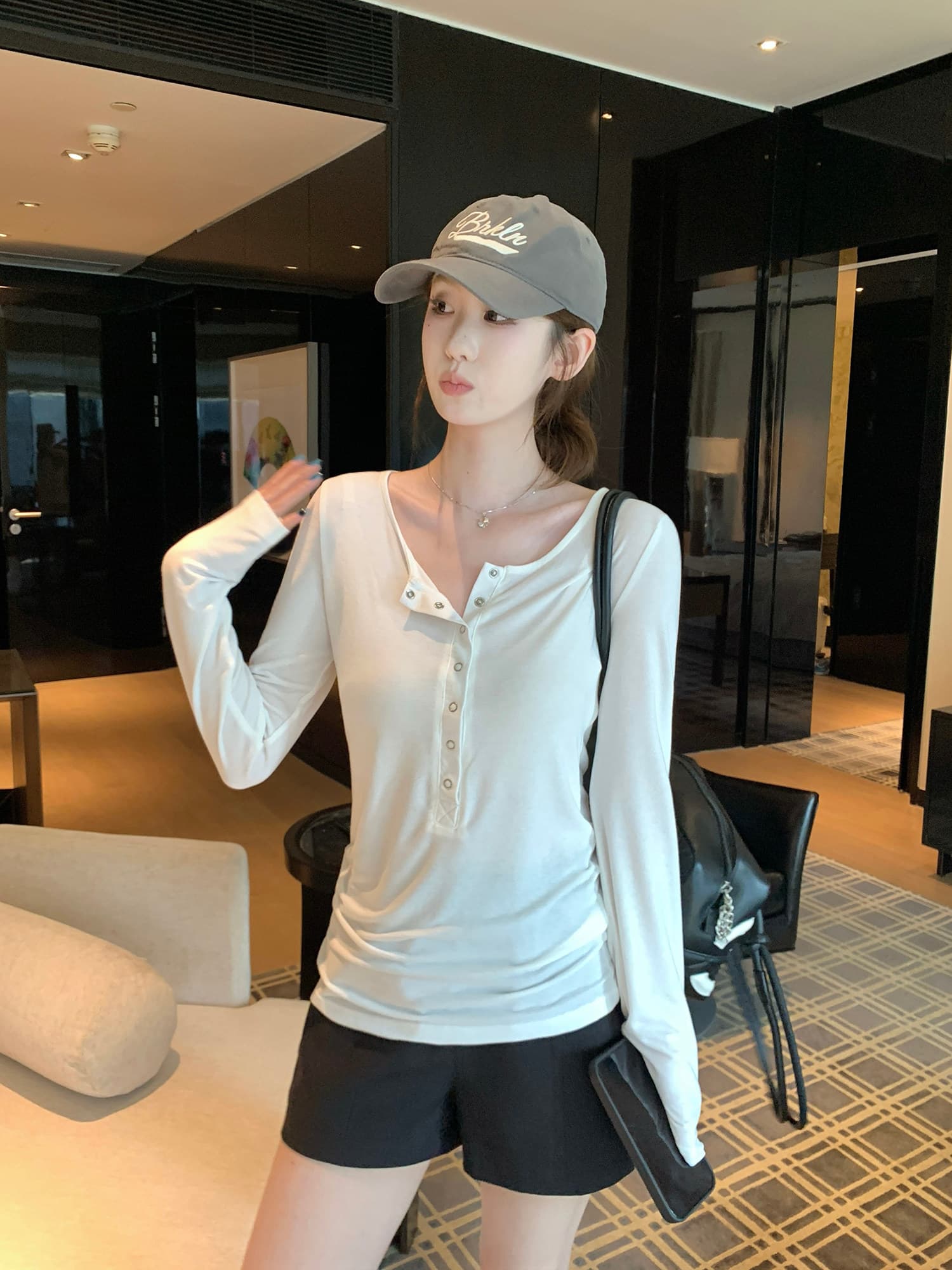 아메리칸 핫걸 긍정적 인 어깨 헨리 칼라 스냅 단추 긴팔 티셔츠 여성 이른 가을 인사이드 가져 가라. 슬림해 보이는 몸매 가꾸기 기본 셔츠 맨위 상세 이미지 12