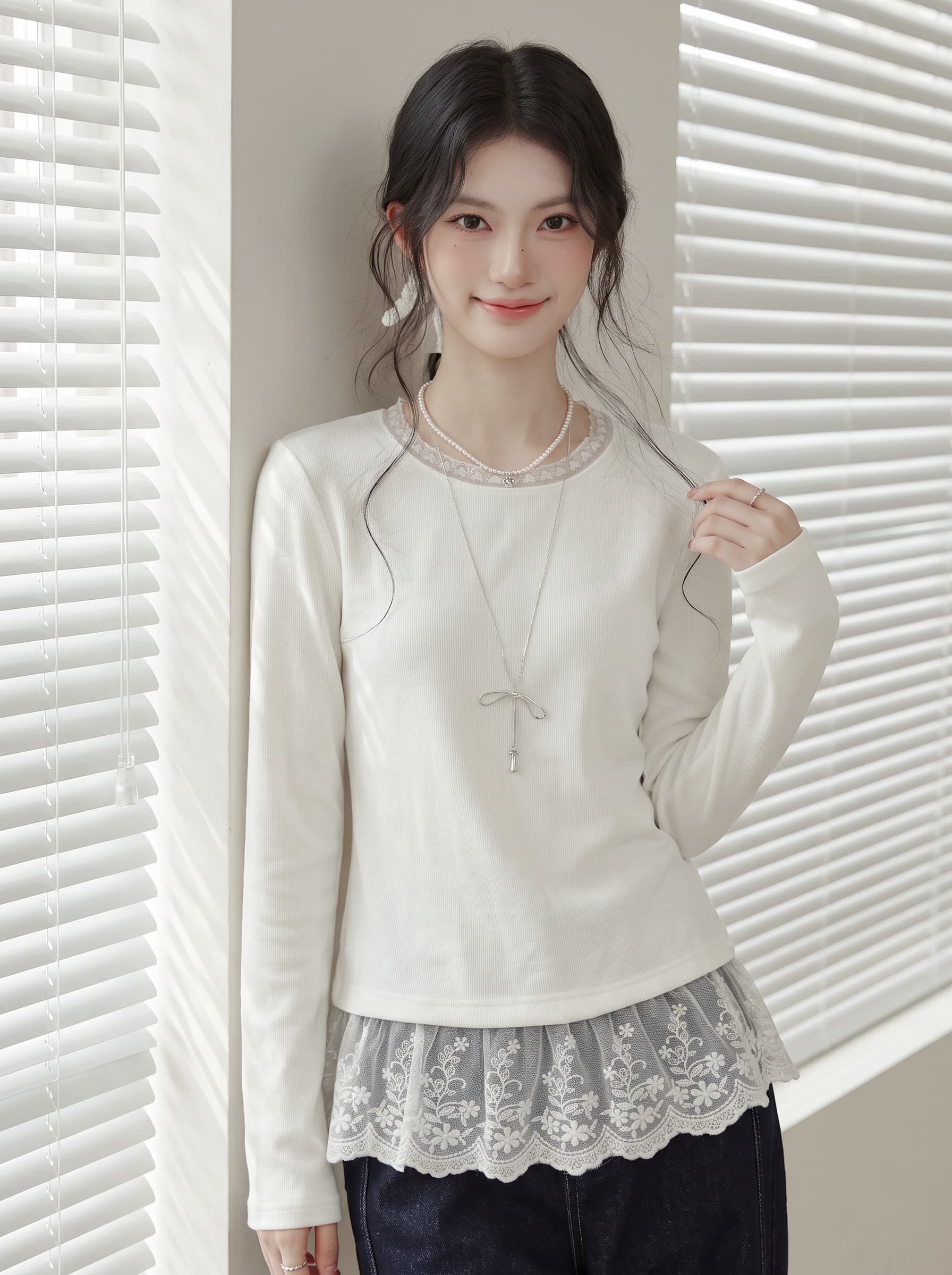 봄 가을 새로운 레이스 자수 밑단 긴팔 맨위 여성 몸매 가꾸기 다용도 라운드 넥 화이트 인사이드 가져 가라. 기본 셔츠 상세 이미지 2