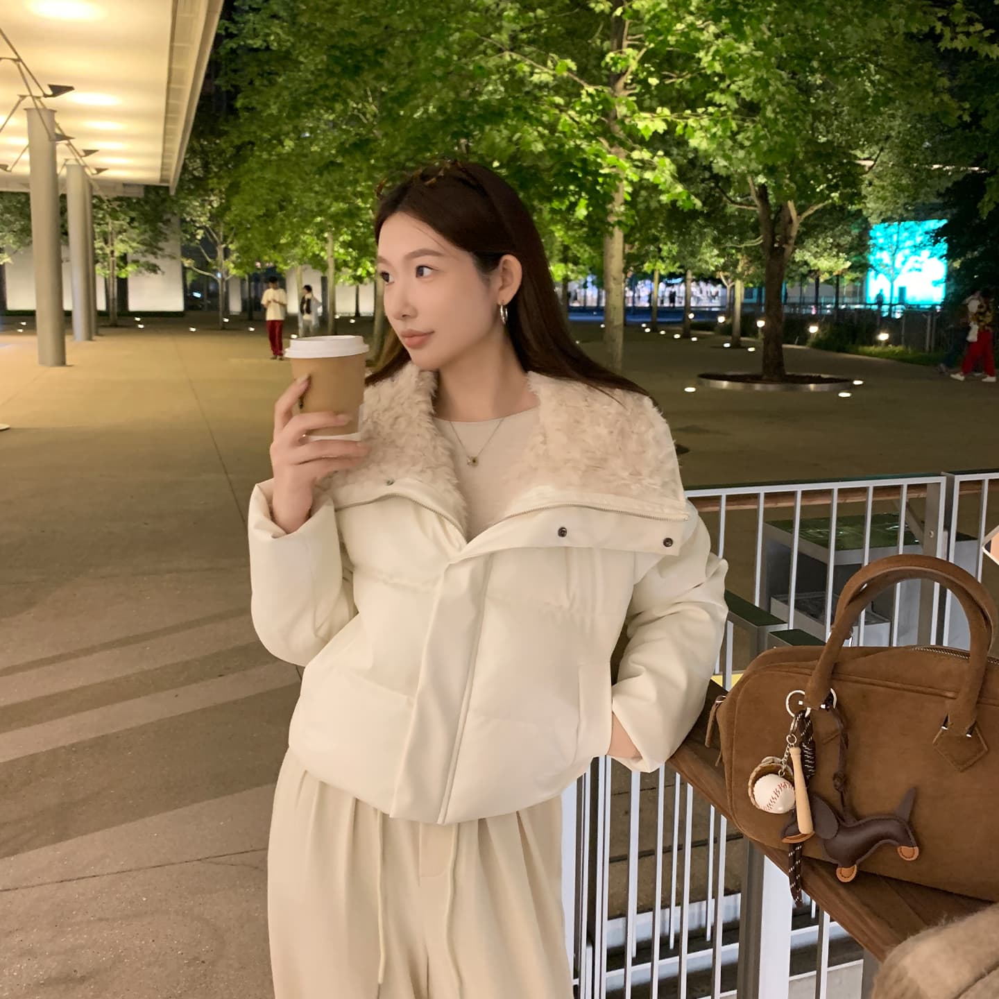 실사 2026 겨울 새로운 양털 빅 칼라 한 부서 루즈핏 짧은 여성 PU 가죽 패션 면 의류 재킷 이미지 6