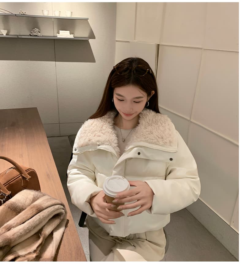 실사 2026 겨울 새로운 양털 빅 칼라 한 부서 루즈핏 짧은 여성 PU 가죽 패션 면 의류 재킷 상세 이미지 8
