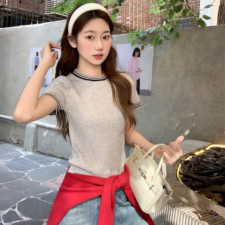 한 부서 배색 라운드 넥 니트 반팔 티셔츠 여성 새로운 몸매 가꾸기 슬림해 보이는 미니멀리즘 긍정적 인 어깨 다용도 맨위 이미지 5