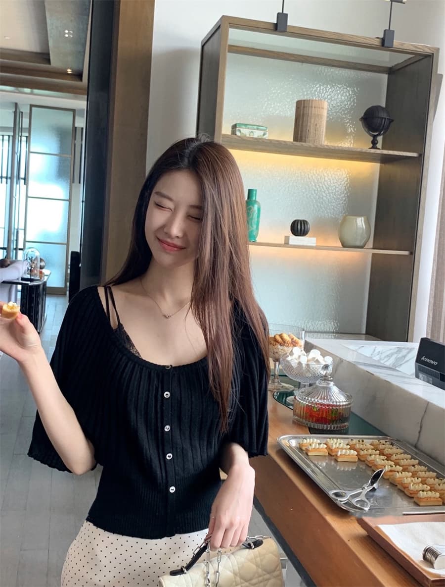 슈퍼 잘 생긴 플리츠 반팔 티셔츠 여성 여름 새로운 패션 허리 수축 몸매 가꾸기 슬림해 보이는 다용도 니트 맨위 상세 이미지 15