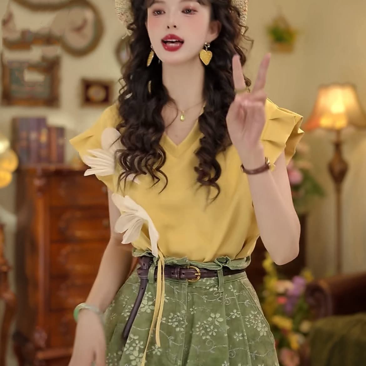 바닐라 푸딩 항구 바람 레트로 V넥 슬림해 보이는 티셔츠 여성 3 차원 꽃 반팔 맨위 반바지 상세 이미지 7