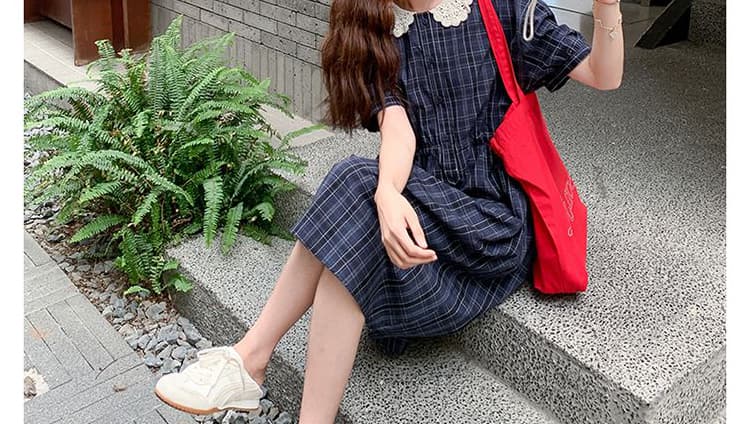 지금 여름 새로운 베이비 칼라 해군 체크무늬 반팔 루즈핏 허리 수축 표지 배 슬림해 보이는 캐주얼 드레스 상세 이미지 20