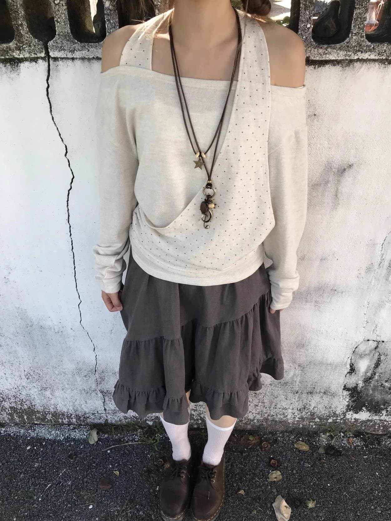 한 부서 작은 대중 디자인 도트 무늬 연결 싸움 불규칙 행침 목 다용도 오프숄더 긴팔 티셔츠 맨위 상세 이미지 1