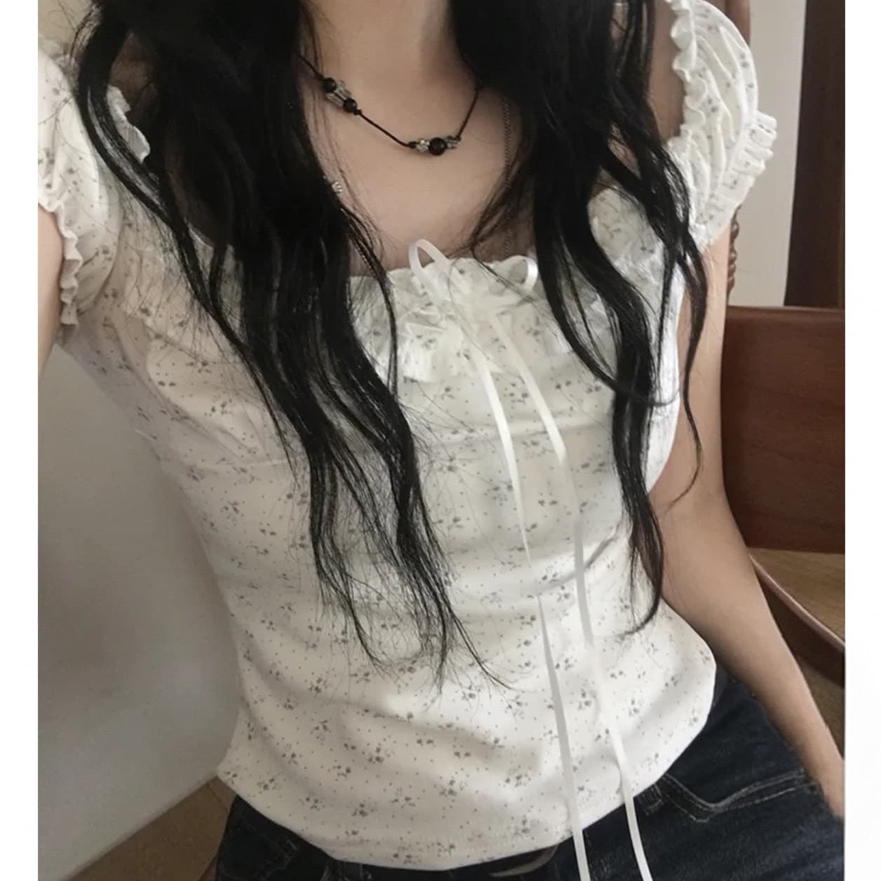 레이스 거품 소매 꽃무늬 반팔 티셔츠 몸매 가꾸기 슬림해 보이는 다용도 맨위 이미지 3