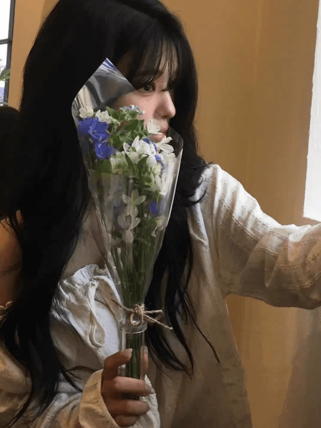 루즈핏 한 단어 비스듬한 칼라 오프숄더 프릴 블라우스 셔츠 맨위 상세 이미지 10