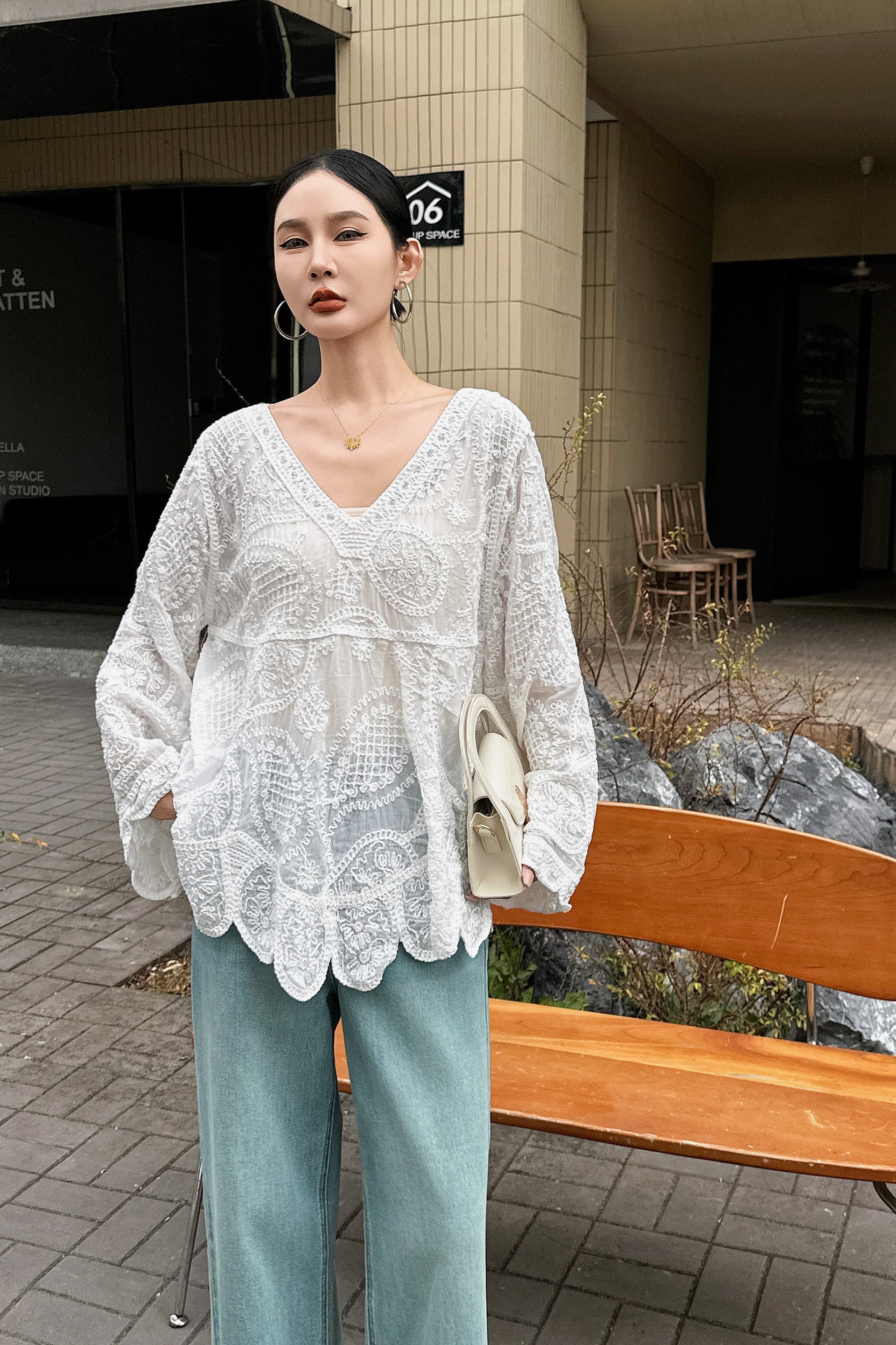 프랑스식 자수 자수 V넥 반팔 블라우스 여성 여름 마이크로 지방 mm 빅 사이즈 외국 가스 다용도 자외선 차단 셔츠 맨위 상세 이미지 3