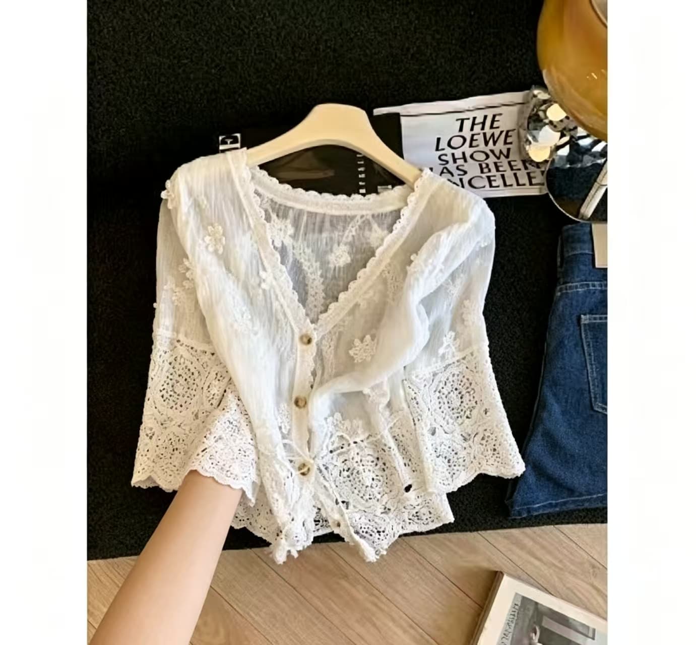 자수 홀로우 아웃 V넥 펌프 로프 허리 수축 여성 셔츠 여름 디자인 센스 작은 대중 부드러운 바람 자외선 차단 오픈 가디건 맨위