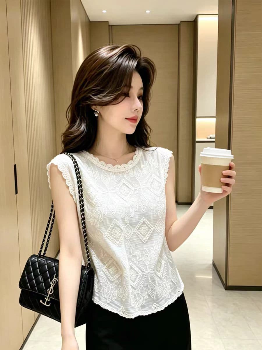 프랑스식 품격 무거운 작업 자수 민소매 작은 셔츠 여성 2026 여름 새로운 홀로우 아웃 술 얇은 스타일 캐주얼 맨위 트렌디 이미지 2