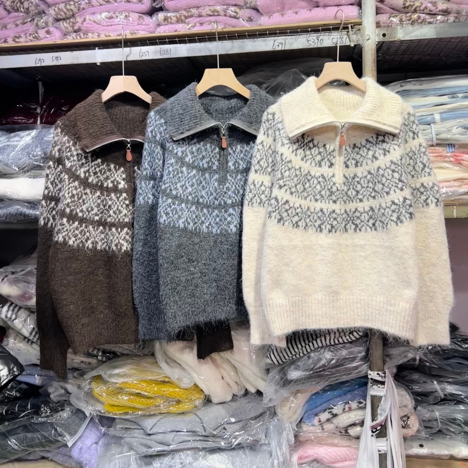 공정한 섬 색상 시스템 부드러운 찹쌀 편안함 자카드 반 개방 칼라 스웨터 여자 가을 겨울철 한 새로운 품격 터틀넥 니트 스웨터 이미지 4