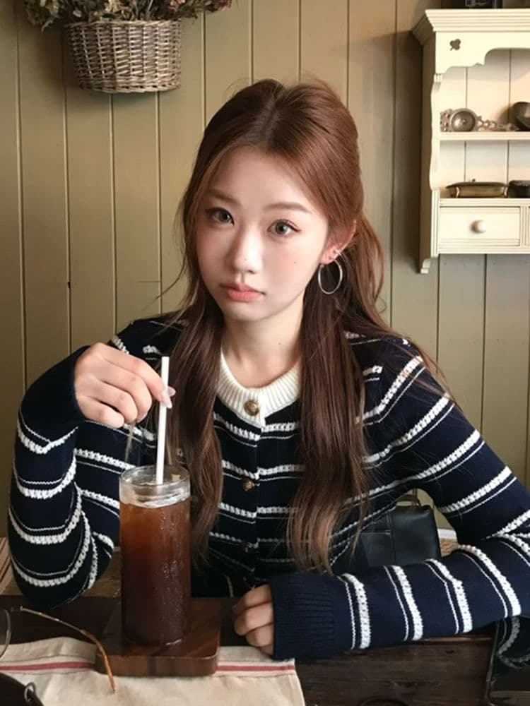 작은 샤넬 스타일 스트라이프 니트 오픈 가디건 맨위 여성 2026 겨울 새로운 한 부서 라운드 넥 두꺼운 스웨터 코트 여성 의류 상세 이미지 1