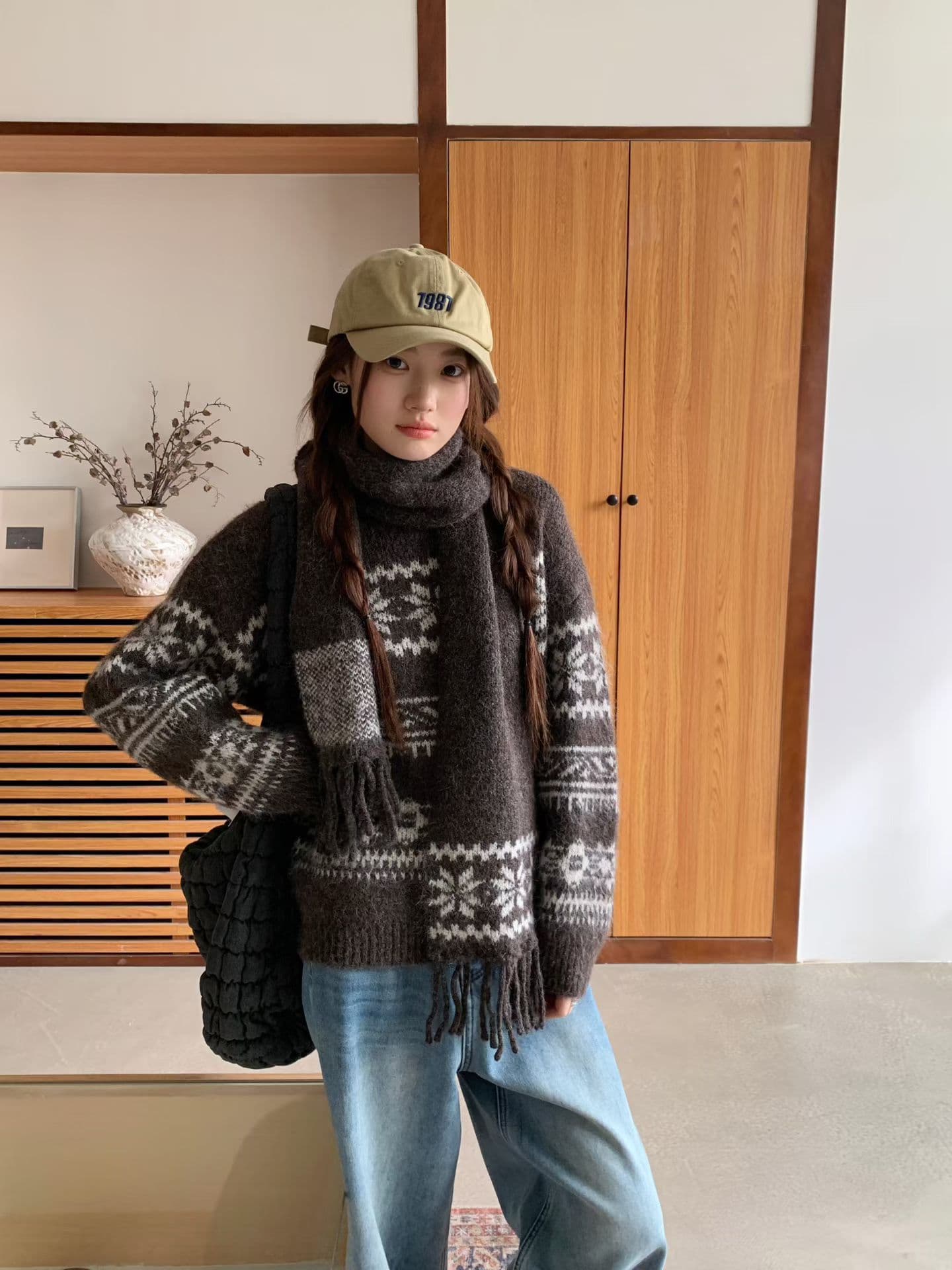 한 부서 새로운 패션 디자인 센스 라운드 넥 레트로 자카드 패치워크 색상 부드러운 찹쌀 니트 스웨터 여성 벨트 스카프 만나는 트렌디