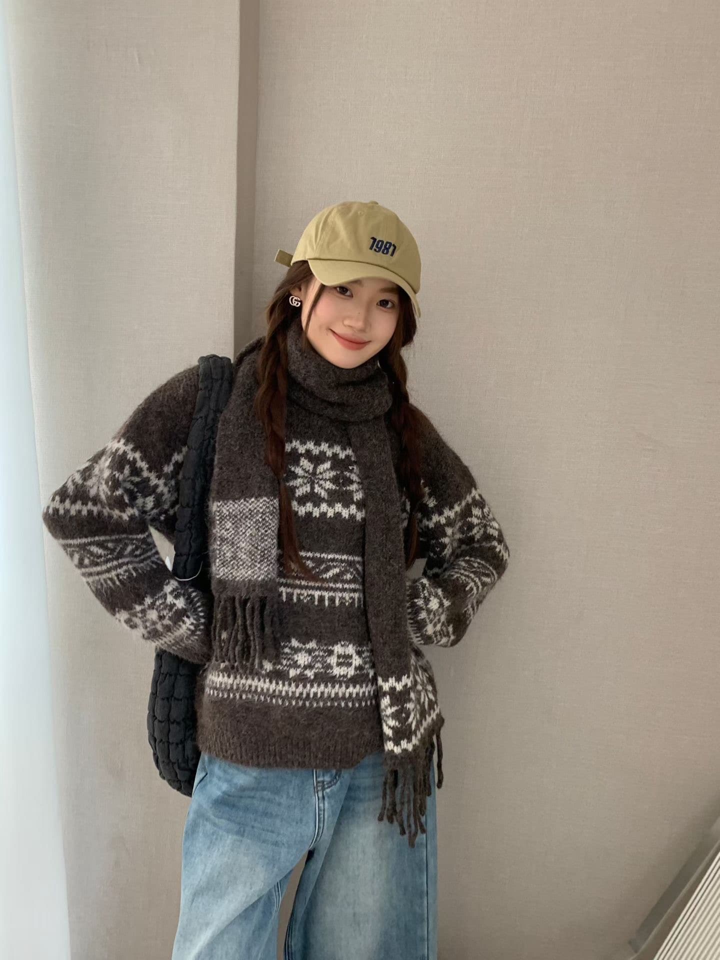 한 부서 새로운 패션 디자인 센스 라운드 넥 레트로 자카드 패치워크 색상 부드러운 찹쌀 니트 스웨터 여성 벨트 스카프 만나는 트렌디 이미지 4