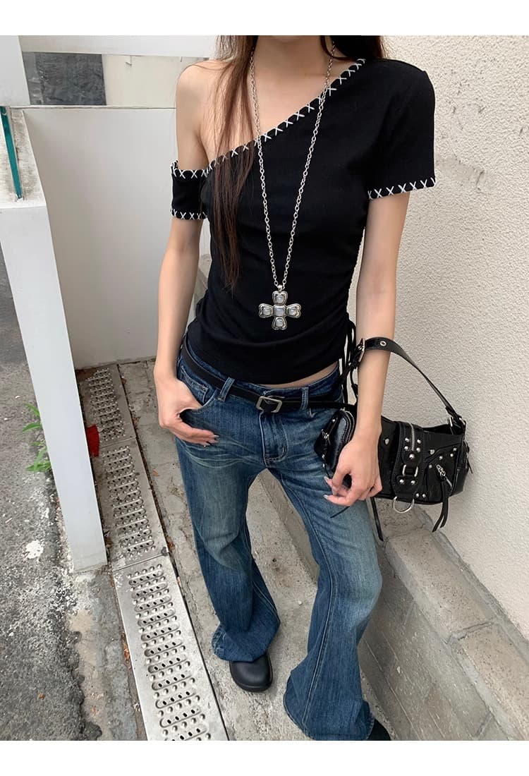 레드 맨 파빌리온 반팔 티셔츠 여성 2026 새로운 여름 ootd 착용 가져 가라. 검정색 핫걸 품격 오프숄더 비스듬한 어깨 의류 상세 이미지 5
