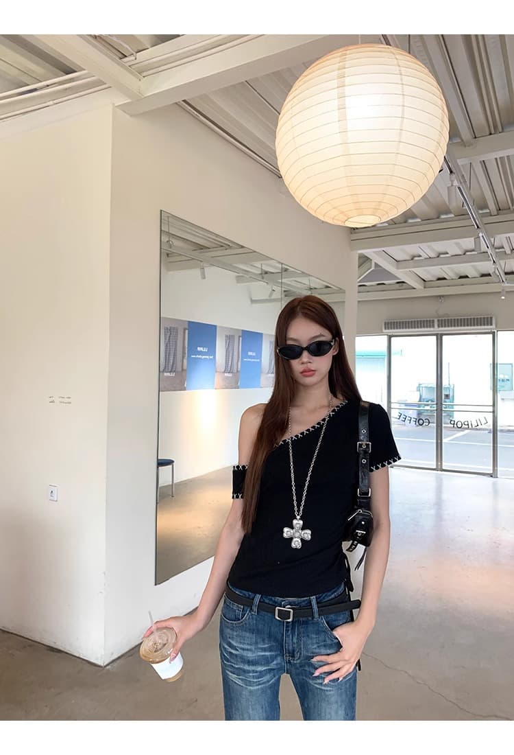 레드 맨 파빌리온 반팔 티셔츠 여성 2026 새로운 여름 ootd 착용 가져 가라. 검정색 핫걸 품격 오프숄더 비스듬한 어깨 의류 상세 이미지 8