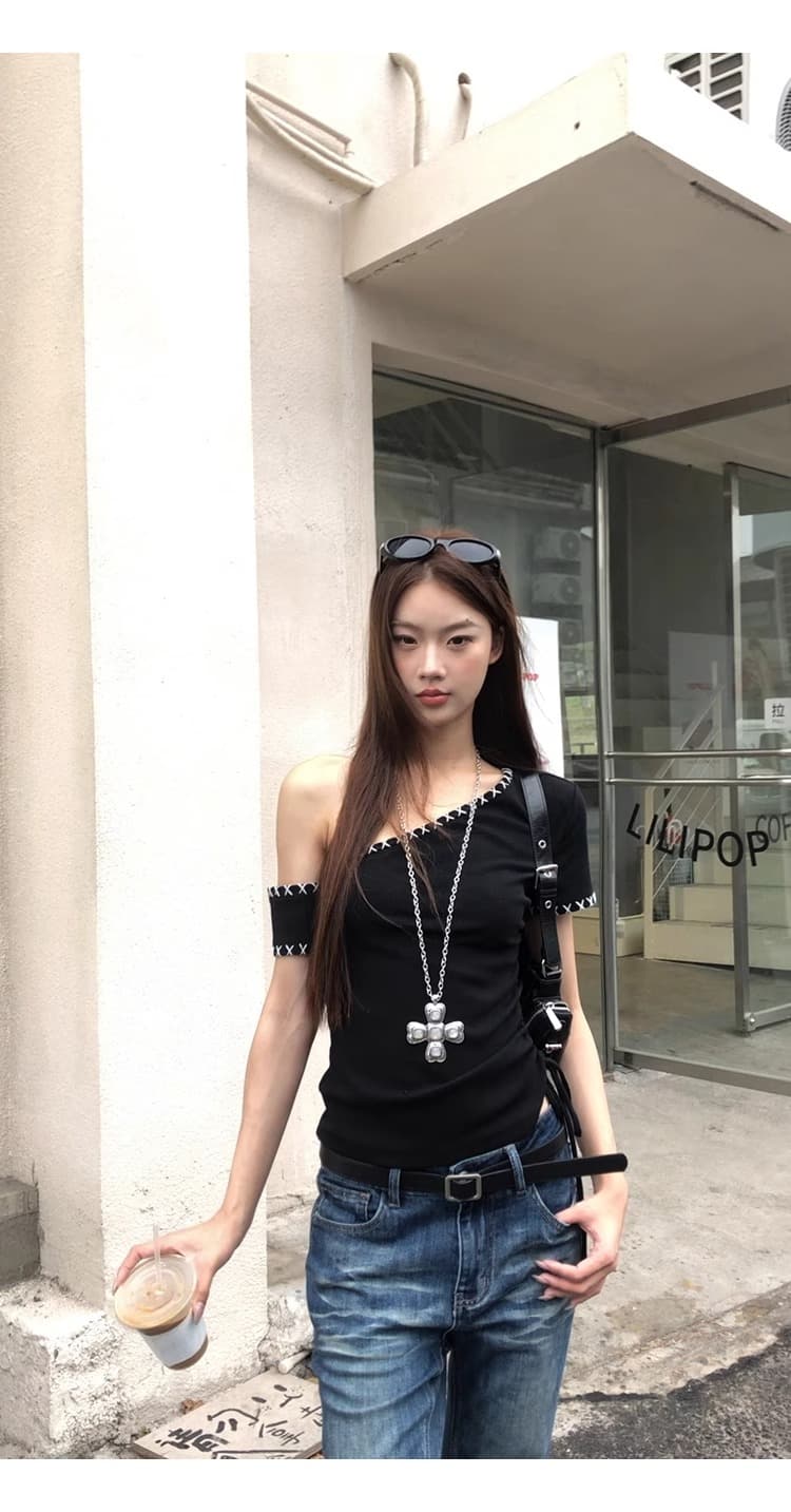 레드 맨 파빌리온 반팔 티셔츠 여성 2026 새로운 여름 ootd 착용 가져 가라. 검정색 핫걸 품격 오프숄더 비스듬한 어깨 의류 상세 이미지 14