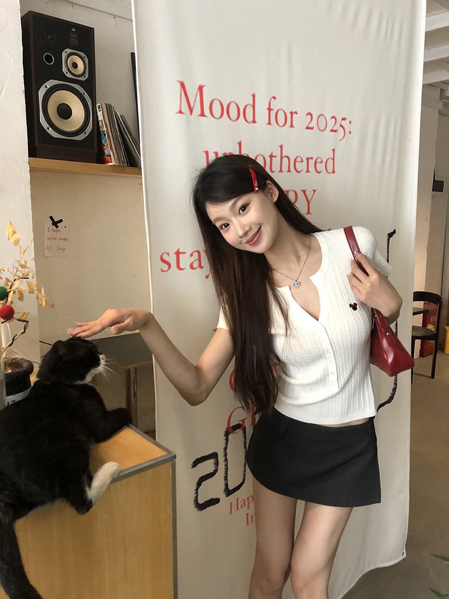 레드 맨 파빌리온 반팔 티셔츠 여성 2026 새로운 폭발 Z아 어깨 몸매 가꾸기 화이트 슬림해 보이는 니트 디자인 센스 맨위 이미지 4
