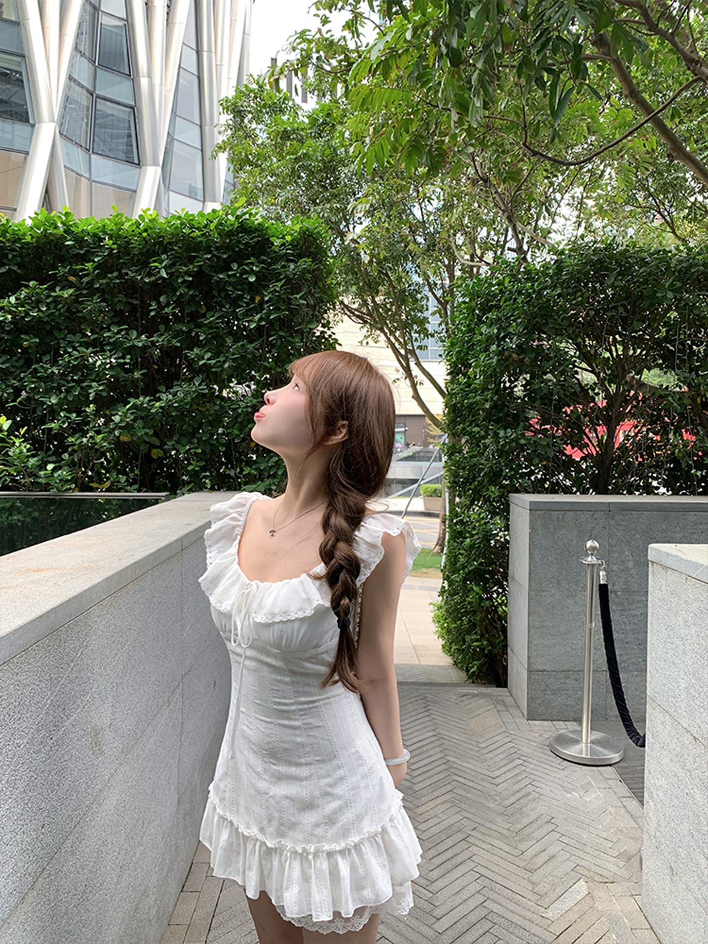 lukira 아름다운 샤오 바이 흰색 꽃 프릴 작은 날다 소매 여성 드레스 봄 여름 허리 수축 한 마디 미니 스커트 이미지 3
