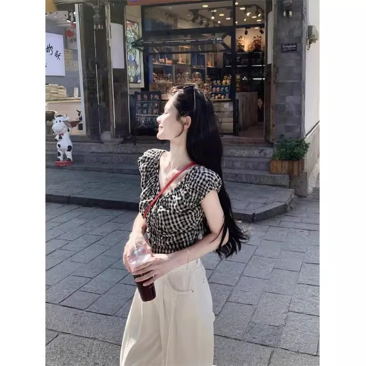 레트로 흑인과 백인 체크무늬 민소매 여성 셔츠 여름 새로운 디자인 센스 작은 대중 V넥 몸매 가꾸기 슬림해 보이는 쇼트 스타일 맨위 이미지 4