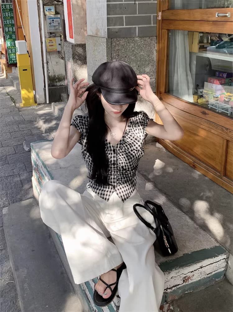 레트로 흑인과 백인 체크무늬 민소매 여성 셔츠 여름 새로운 디자인 센스 작은 대중 V넥 몸매 가꾸기 슬림해 보이는 쇼트 스타일 맨위 상세 이미지 16
