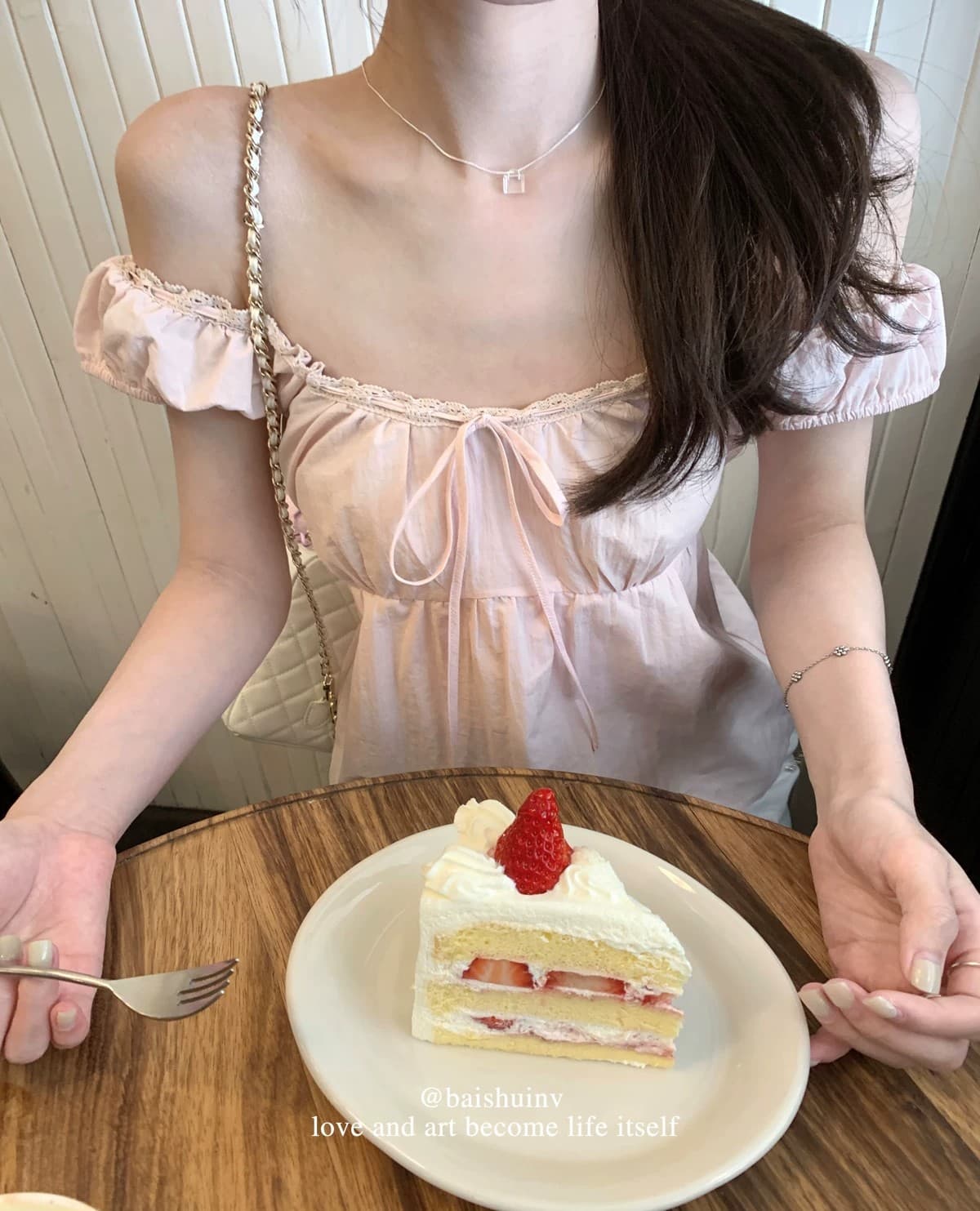 화이트 워터 여성 일몰 복숭아 케이크 오프숄더 시폰 셔츠 여성 여름 디자인 센스 작은 대중 프랑스식 품격 루즈핏 맨위 상세 이미지 6