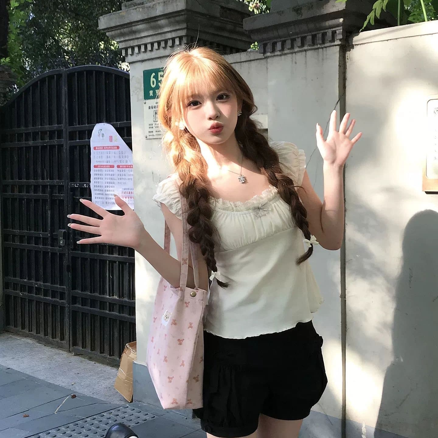 나비 매듭 스트랩 반팔 여성 티셔츠 여름 새로운 레이스 조각 u 칼라 몸매 가꾸기 슬림해 보이는 작은 셔츠 디자인 센스 맨위 상세 이미지 14