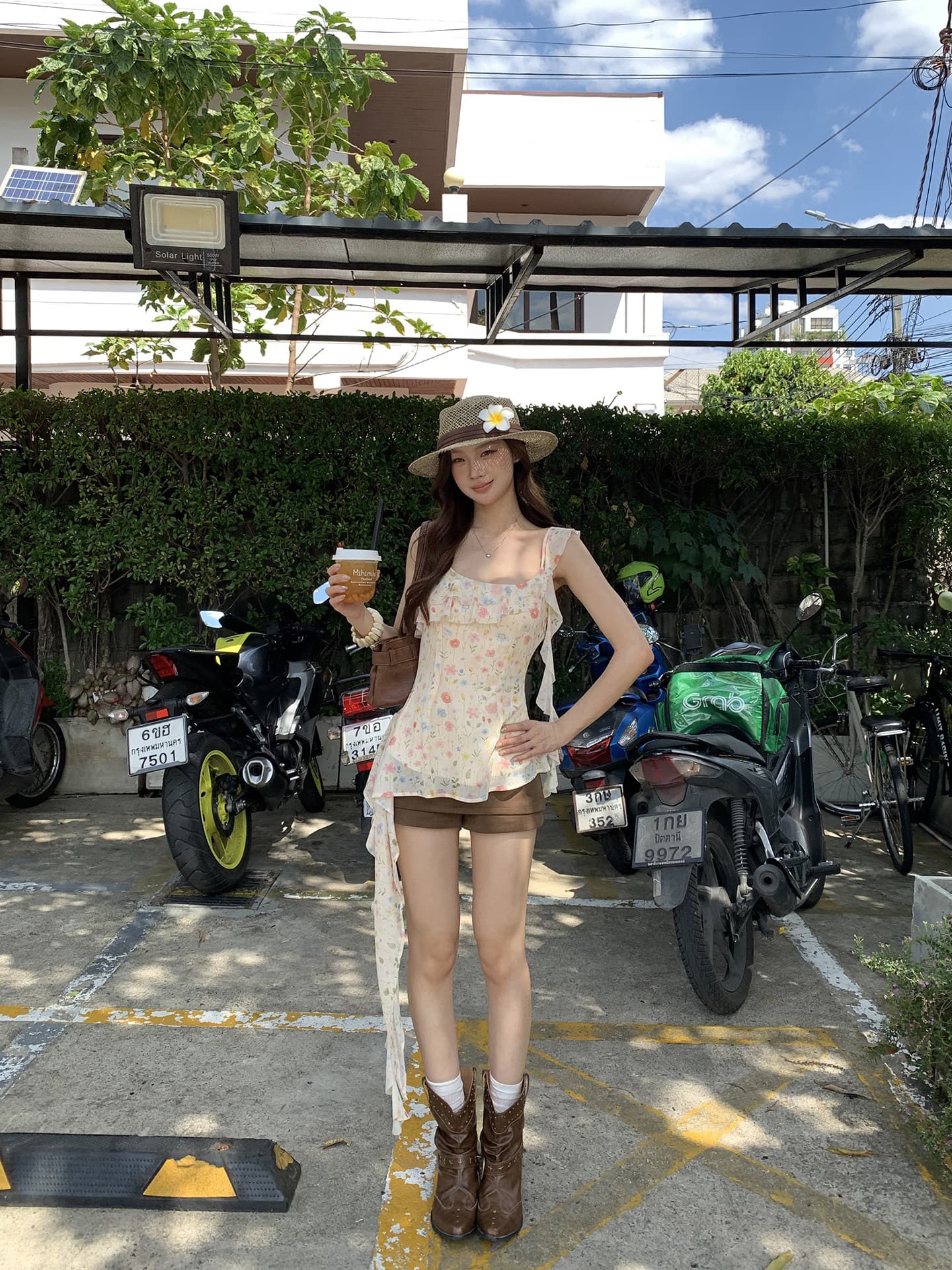 레드 맨 파빌리온 캐미솔 여름 외출용 2026 슈퍼 화재 연령 감소 황색 프랑스식 디자인 센스 꽃무늬 민소매 맨위 상세 이미지 2