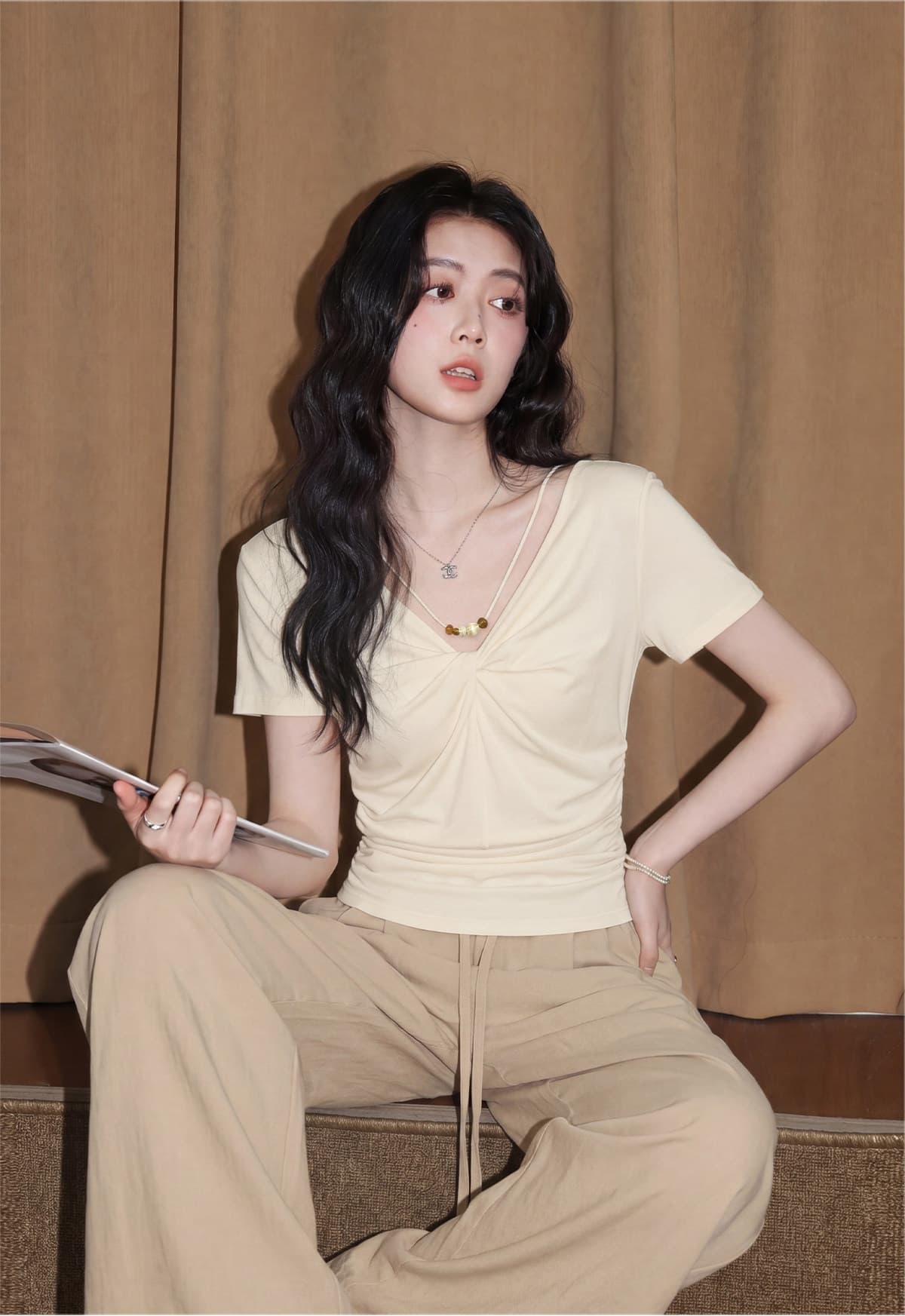 라이 경기 서울 살구 색상 V넥 반팔 티셔츠 여성 2026 여름 새로운 주름 허리 수축 동정 프랑스식 사소한 아름다운 맨위 상세 이미지 2
