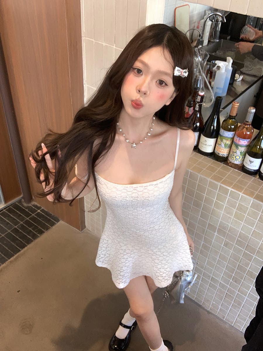 달콤한 도움말 빛 요리 한 바람 섹시함 로얄 자매 질감 센스 홀로우 아웃 자수 슬립 드레스 2026 순수한 욕망 바람 한 마디 드레스 이미지 5