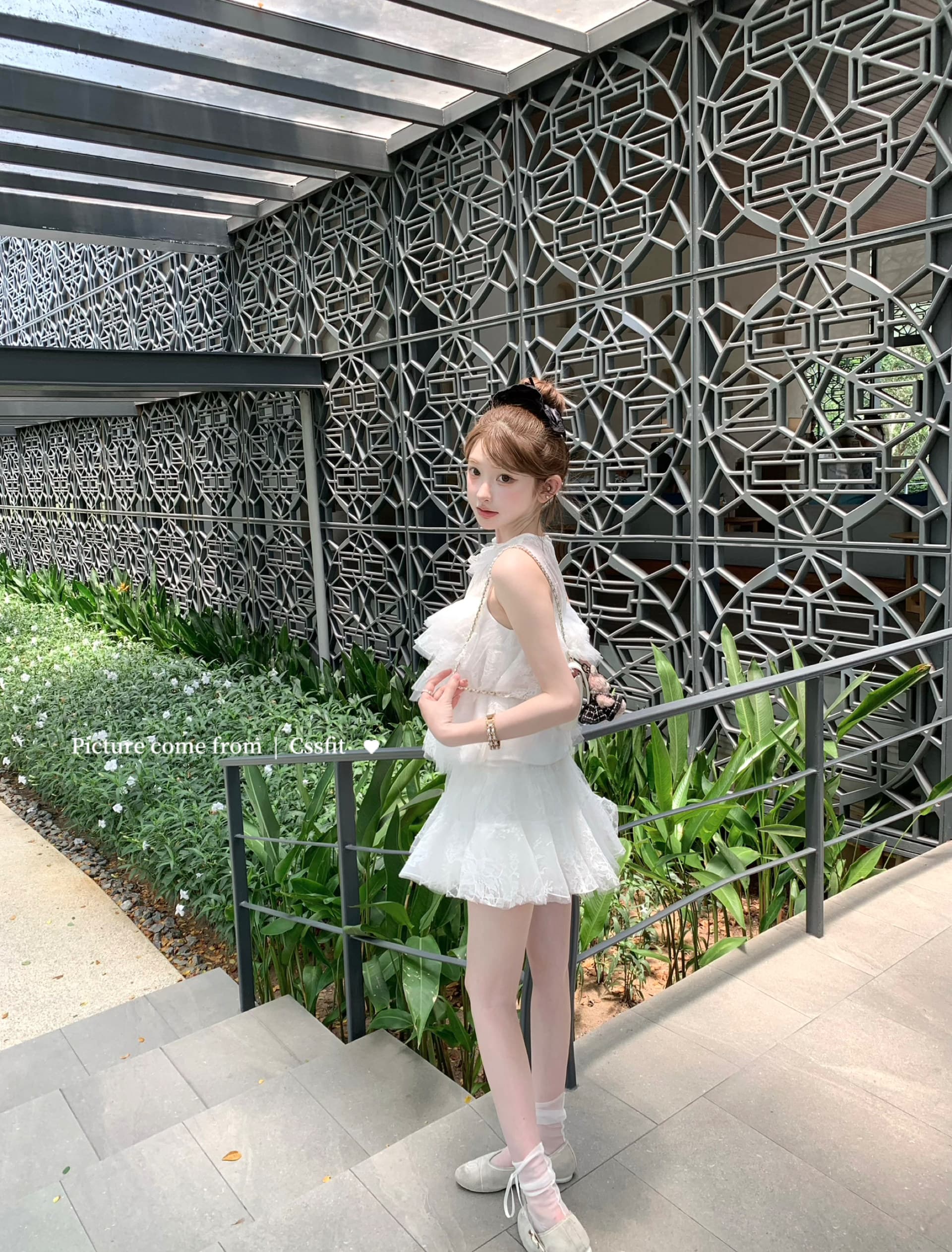 늦게 우산 우산 26 ss 시칠리아 아몬드 jor a 망사 자수 민소매 맨위 퍼프 미니 스커트 세트 상세 이미지 32