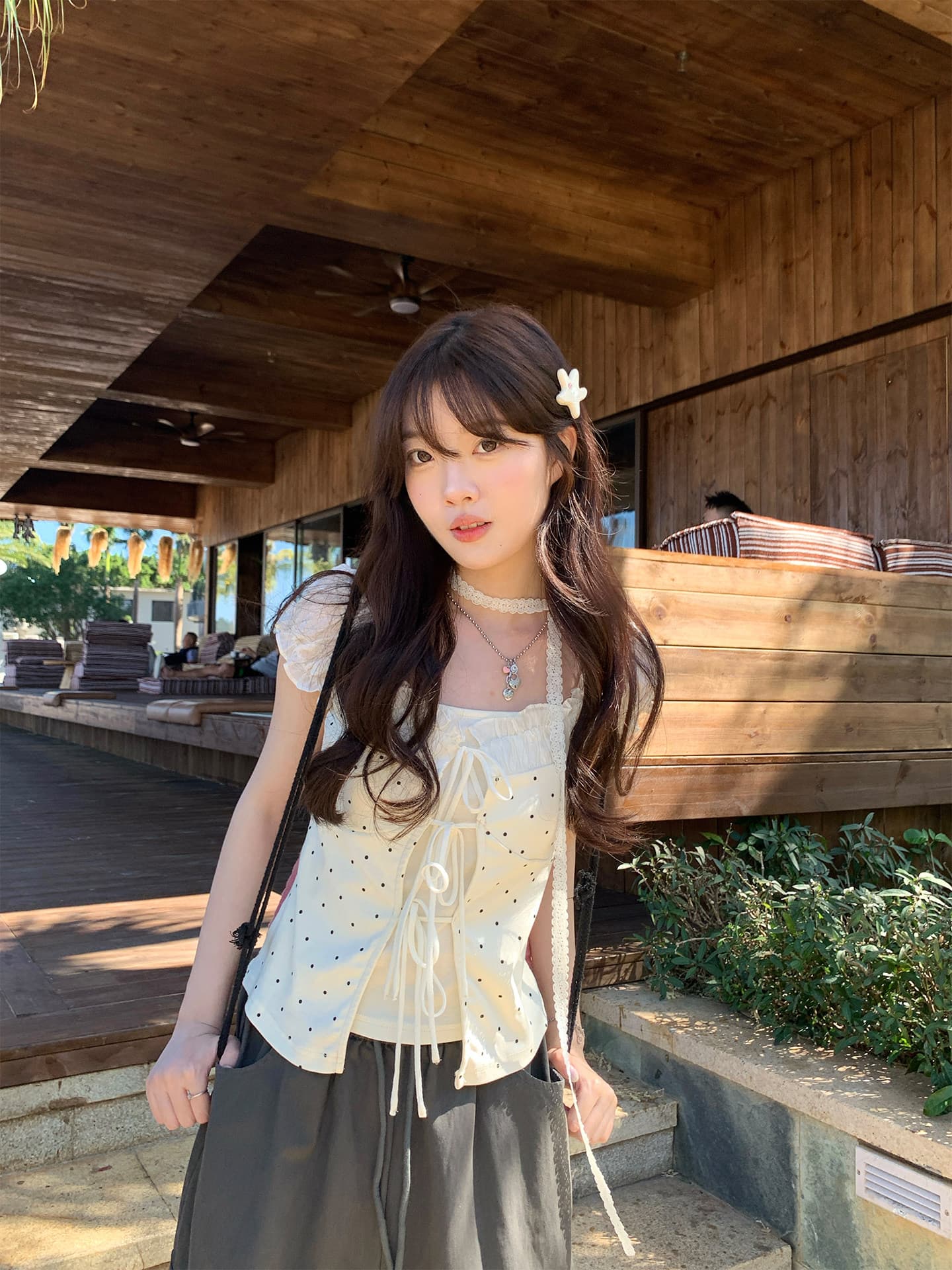 hollyii 한 부서 부드러운 몸매 가꾸기 페이크 레이어드 도트 무늬 프린트 동점 벨트 리본 맨위 2026 여름 새로운 상세 이미지 2