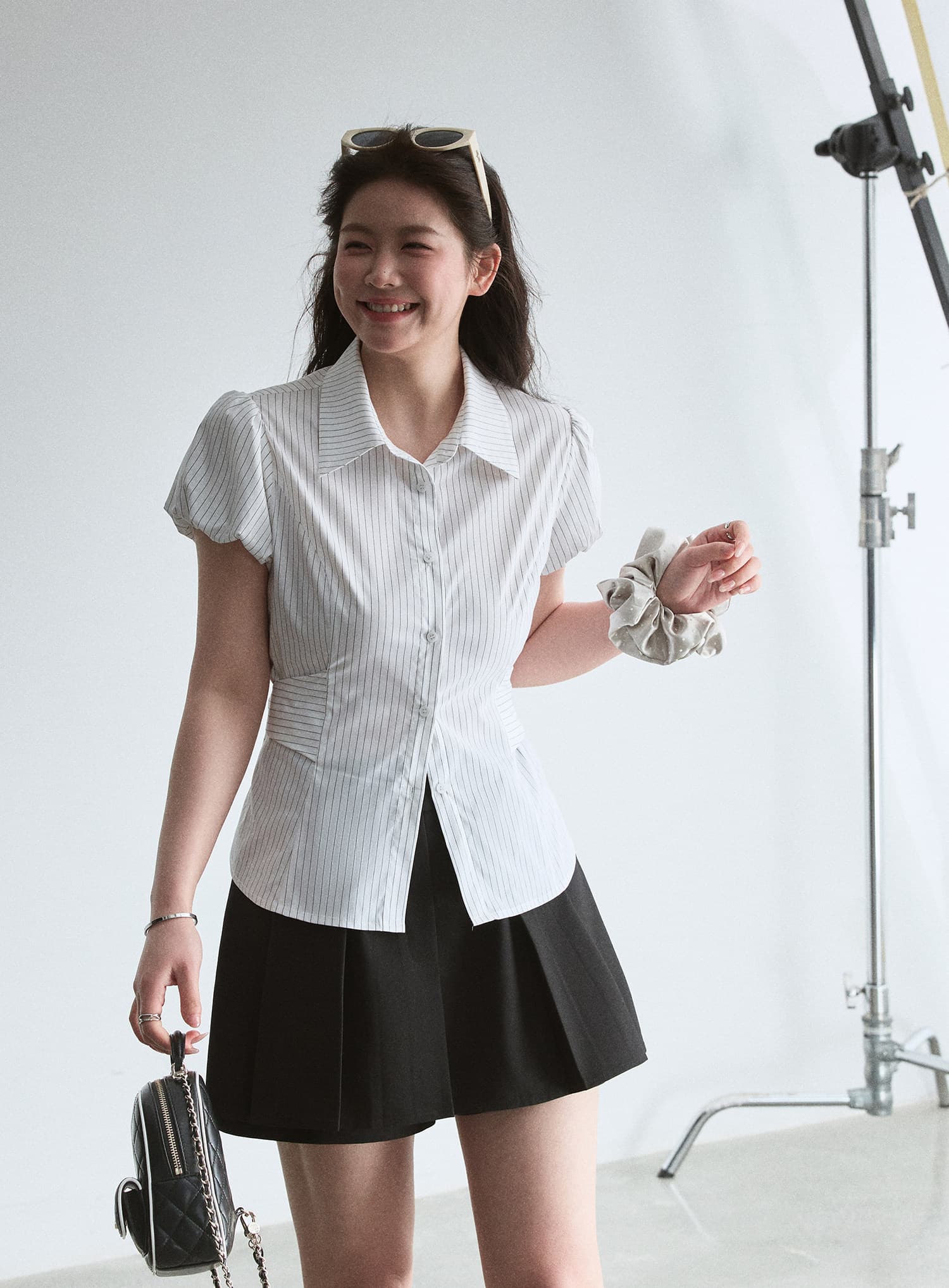 배색 스트라이프 폴로 칼라 반팔 여성 셔츠 여름 2026 새로운 허리 수축 레이스업 거품 소매 슬림해 보이는 품격 맨위 이미지 2