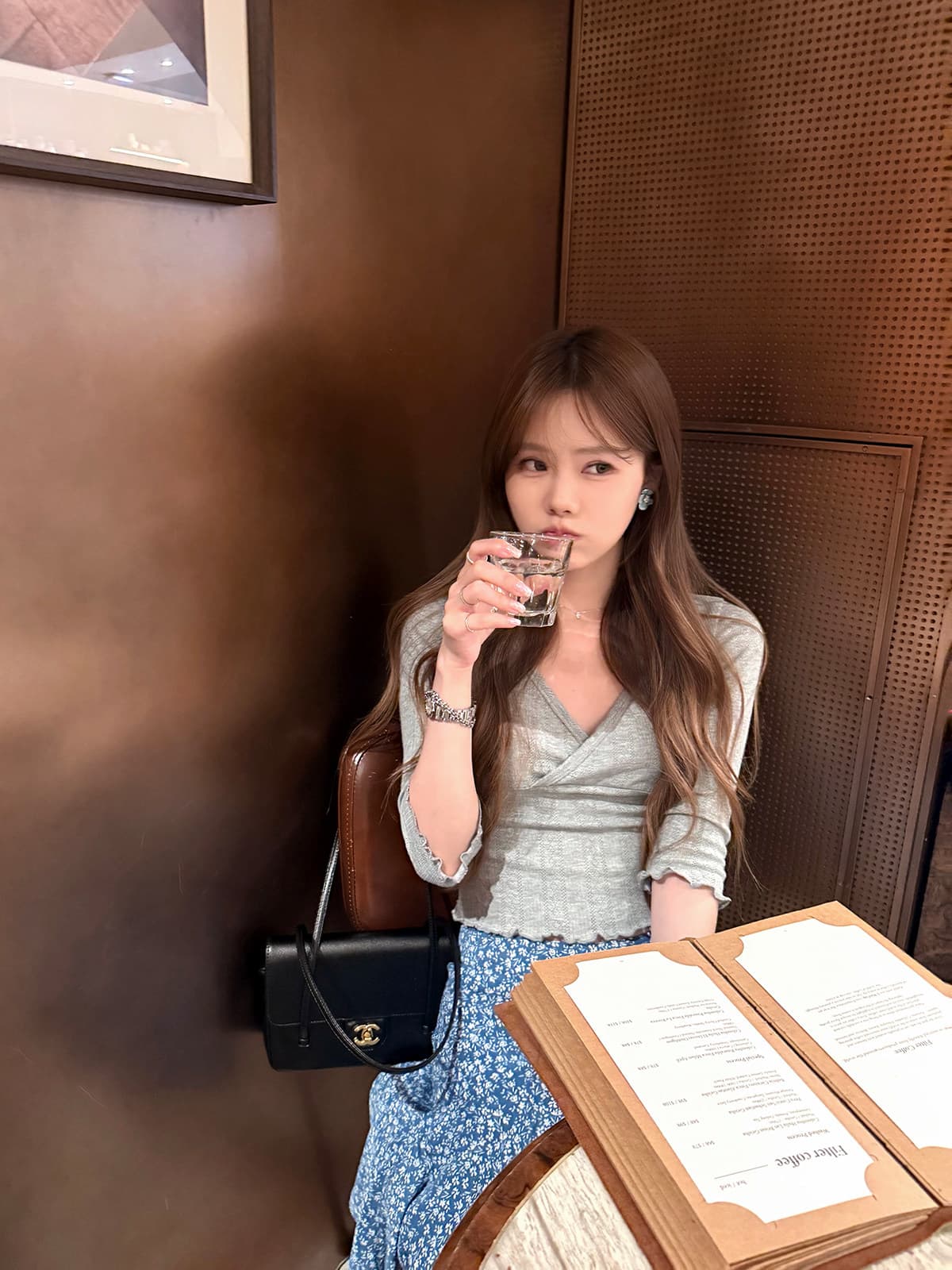 yookson 빛 산소 soft 아름다움 센스 한 부서 부드러운 십자가 칼라 웨이브 측면 몸매 가꾸기 중간 소매 맨위 상세 이미지 20