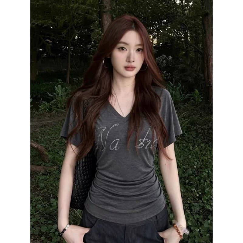 A 신화 반짝임 반짝임 t 무거운 작업 알파벳 핫픽스 회색 몸매 가꾸기 슬림해 보이는 V넥 반팔 티셔츠 얇은 맨위 여성 여름 상세 이미지 4