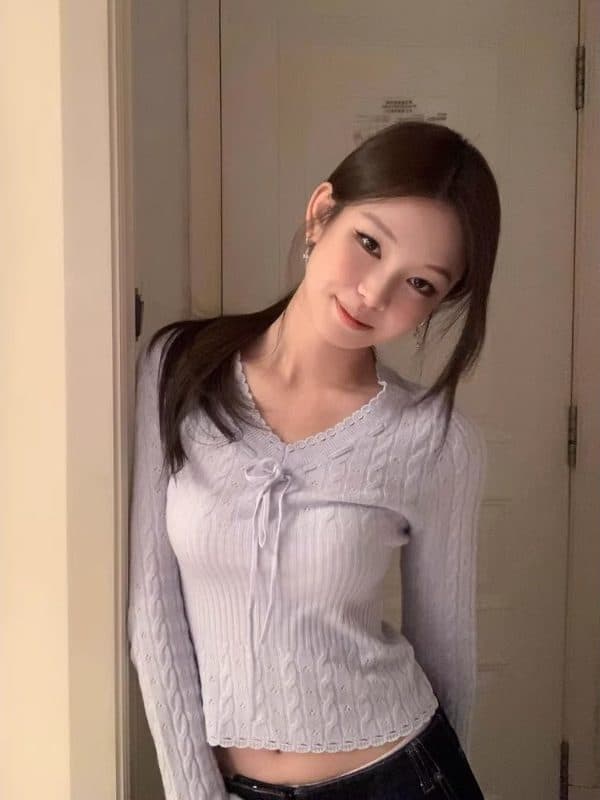한 부서 홀로우 아웃 질감 센스 스트랩 순수한 욕망 바람 니트 스웨터 여성 가을 겨울철 부드러운 바람 몸매 가꾸기 쇼트 스타일 인사이드 잡아라. 의류 상세 이미지 2
