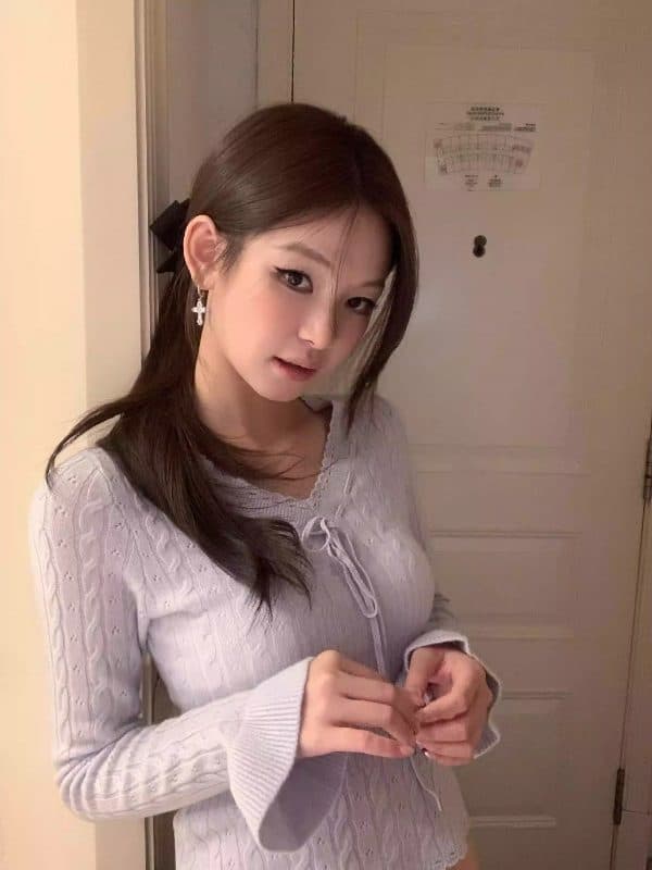 한 부서 홀로우 아웃 질감 센스 스트랩 순수한 욕망 바람 니트 스웨터 여성 가을 겨울철 부드러운 바람 몸매 가꾸기 쇼트 스타일 인사이드 잡아라. 의류 상세 이미지 3