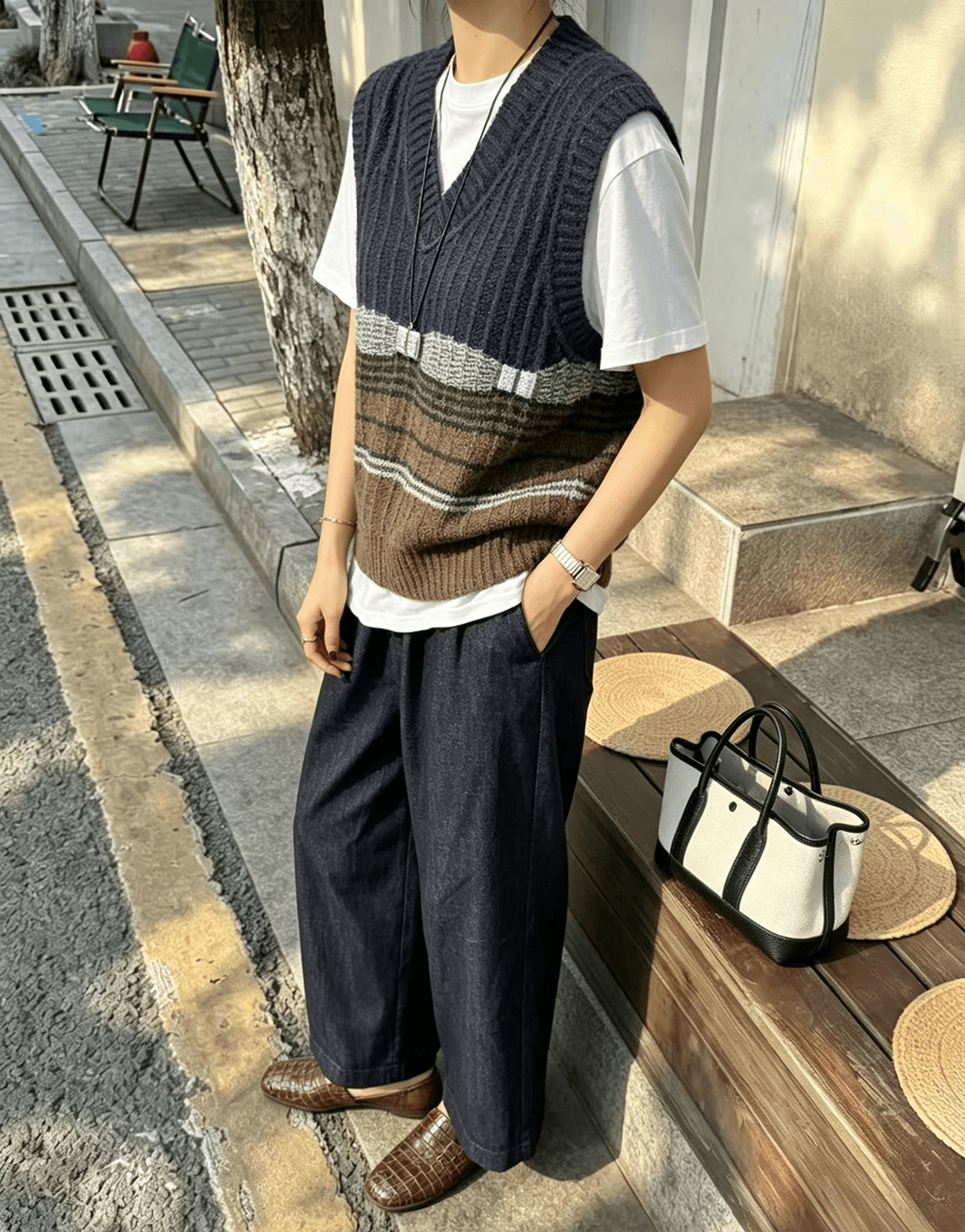 실사 한국 동대문 V넥 니트 스트라이프 베스트 스웨터 조끼 맨위 도파민 배색 민소매 니트 이미지 4