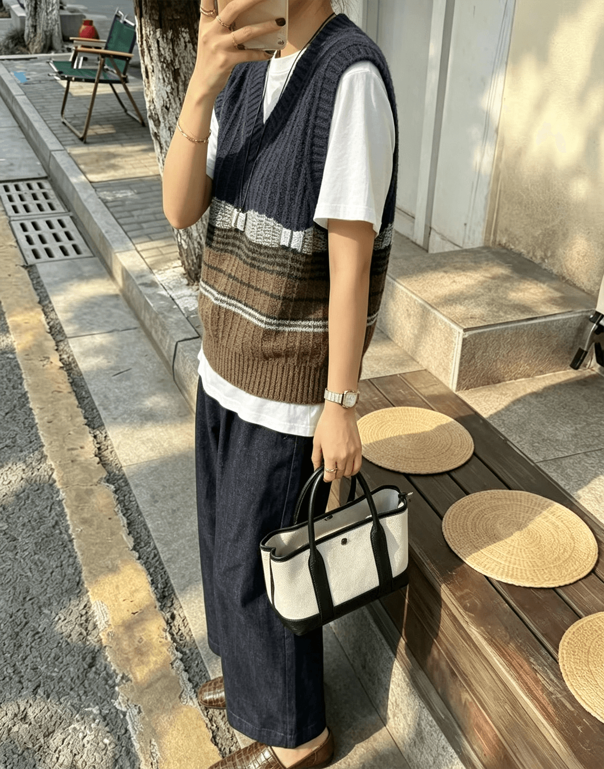 실사 한국 동대문 V넥 니트 스트라이프 베스트 스웨터 조끼 맨위 도파민 배색 민소매 니트 이미지 3