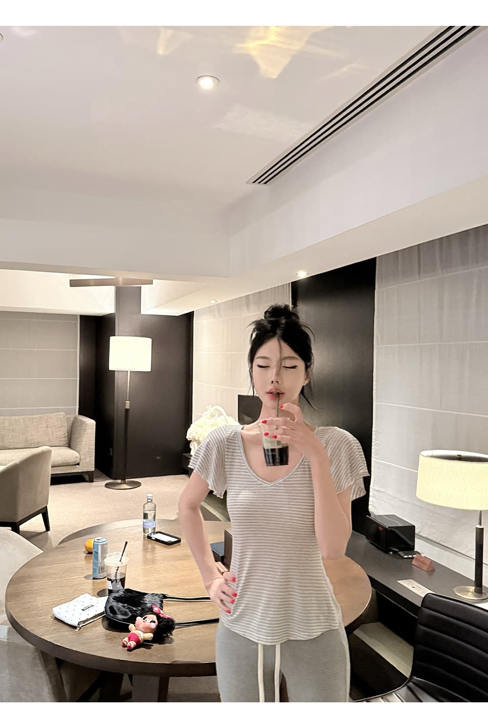 laareetoo 주간 실크 면 린넨 2 가지 색상 스트라이프 V넥 반팔 티셔츠 여성 여름 맨위 다용도 슬림해 보이는 동정 상세 이미지 8