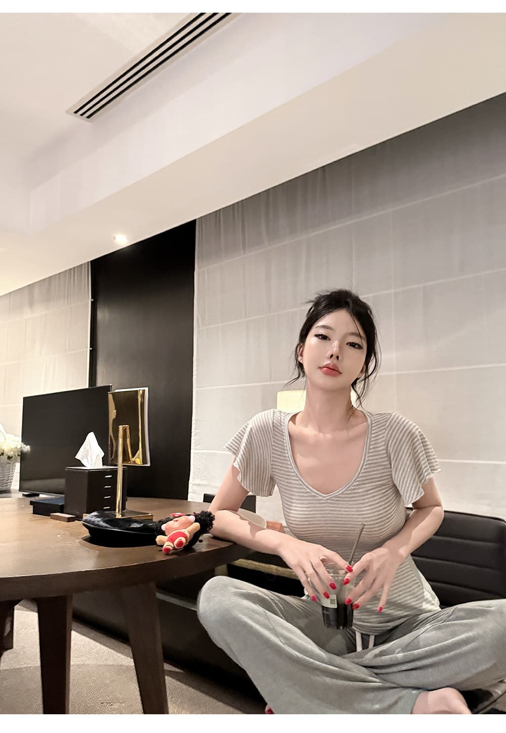 laareetoo 주간 실크 면 린넨 2 가지 색상 스트라이프 V넥 반팔 티셔츠 여성 여름 맨위 다용도 슬림해 보이는 동정 상세 이미지 11