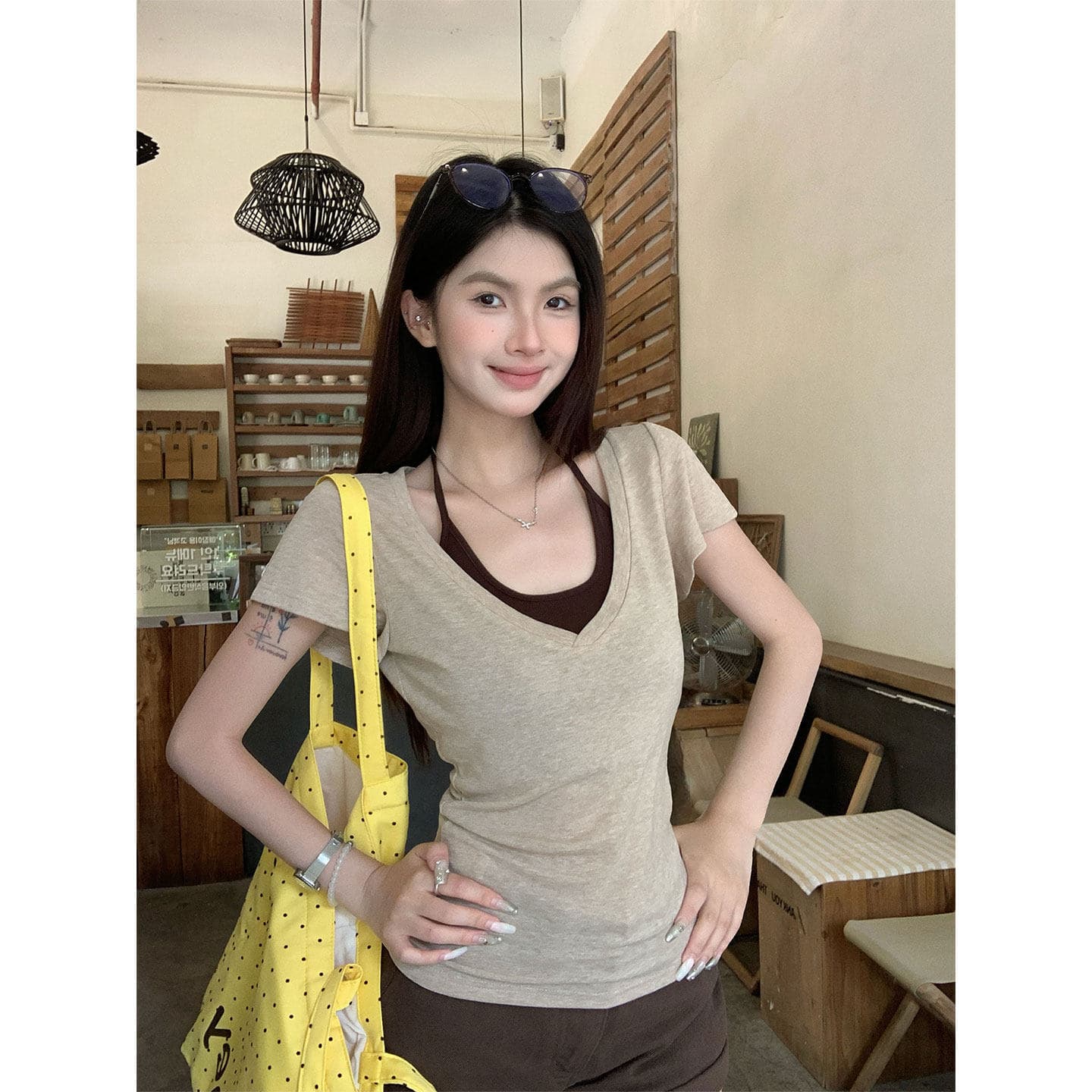 2026 반팔 티셔츠 여성 여름 새로운 스트랩 행침 목 슬립 디자인 센스 작은 대중 페이크 레이어드 몸매 가꾸기 맨위