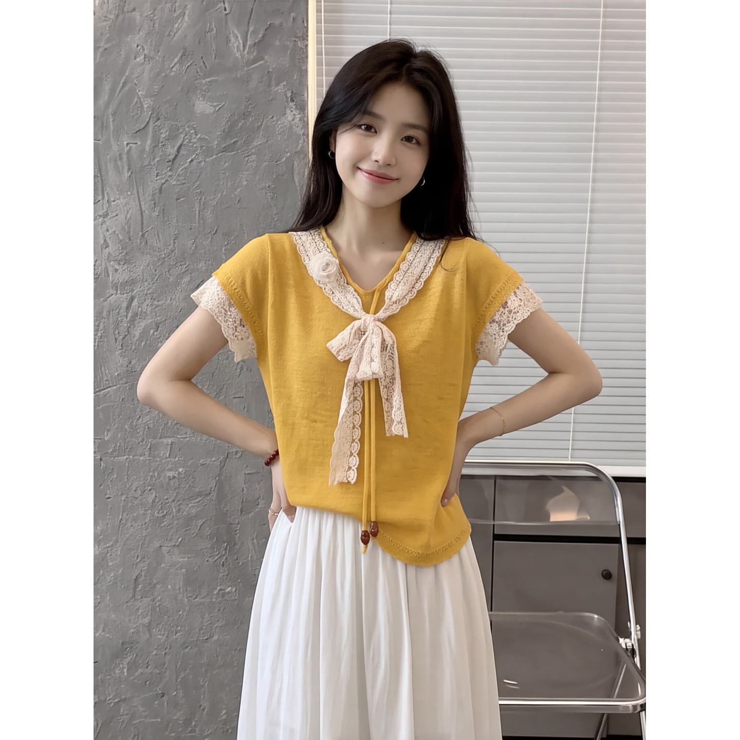 달콤함 연령 감소 황색 레이스 조각 레이스업 반팔 티셔츠 여성 여름 작은 대중 디자인 센스 얇은 스타일 니트 맨위 상세 이미지 4