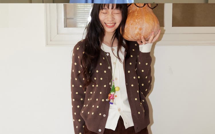 프랑스식 레트로 커피 색상 도트 무늬 배색 페이크 레이어드 니트 오픈 가디건 여성 이른 가을 착용 가져 가라. 외국 가스 외부 가져 가라. 출퇴근 맨위 상세 이미지 3