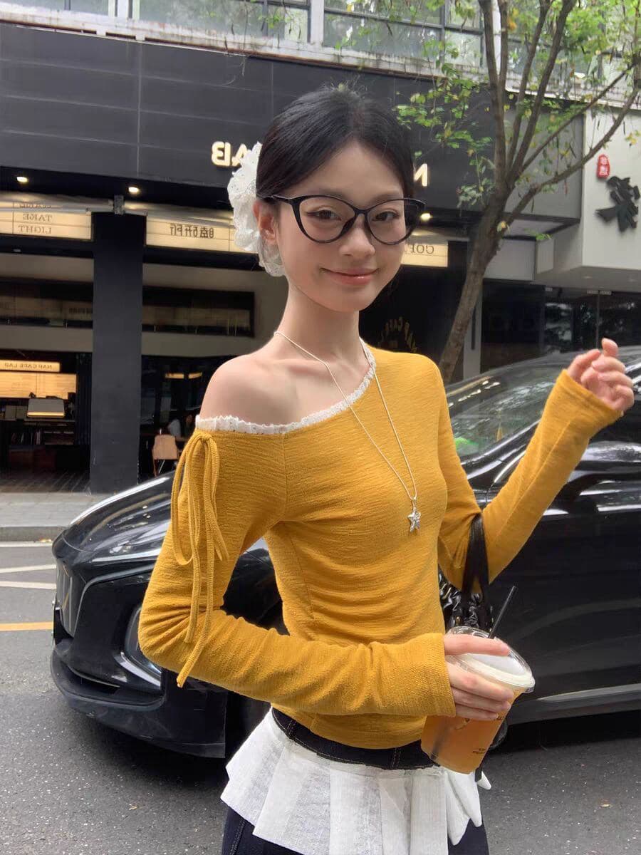 아메리칸 스트랩 비스듬한 어깨 긴팔 티셔츠 2026 년 가을 새로운 몸매 가꾸기 긴팔 Chic 작은 대중 맨위